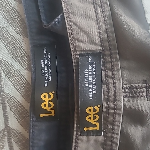 Lee men's cargo shorts. Bundle of 2 pair. Size 42. - Picture 2 of 9